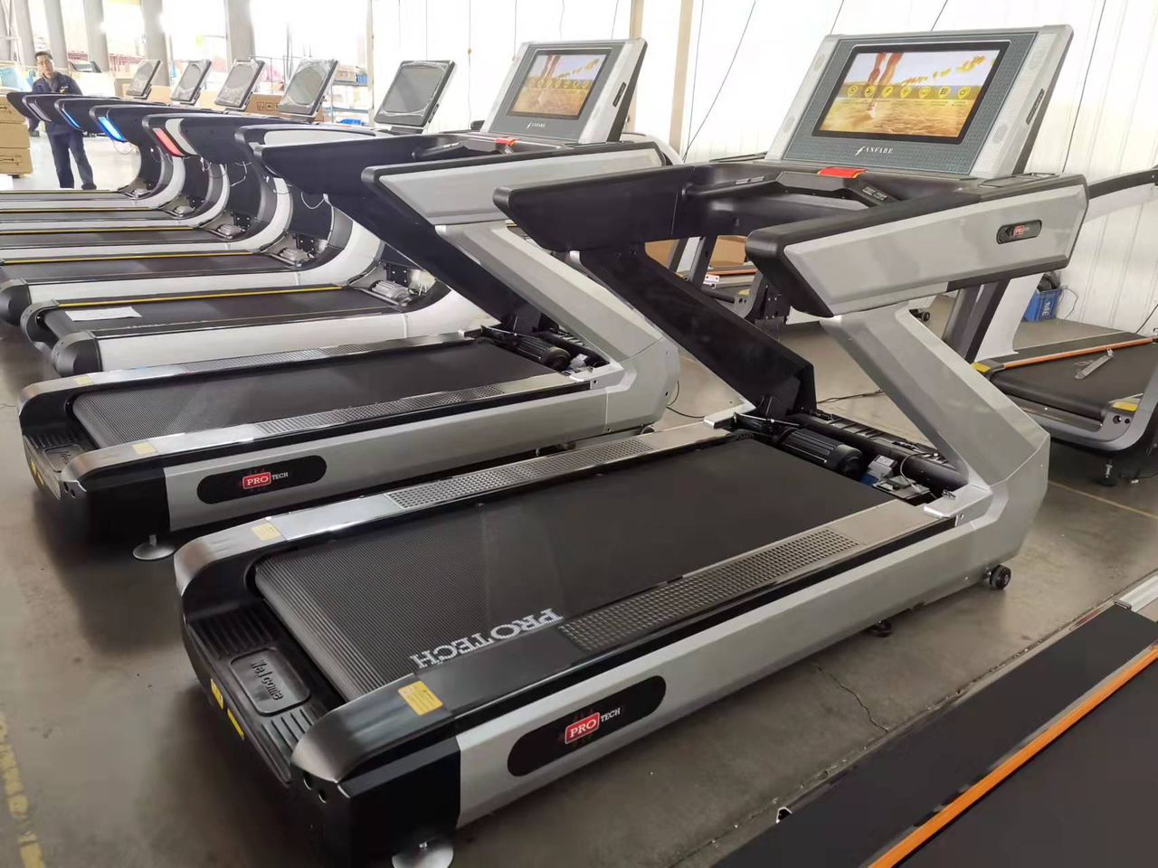 9HP Protech Heavy Duty Commercial Treadmill - Image 2