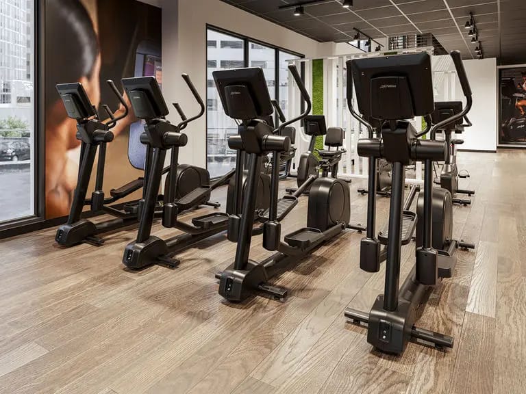 Life Fitness Elliptical Cross-Trainer - Image 5